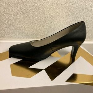 Flight attendant shoes